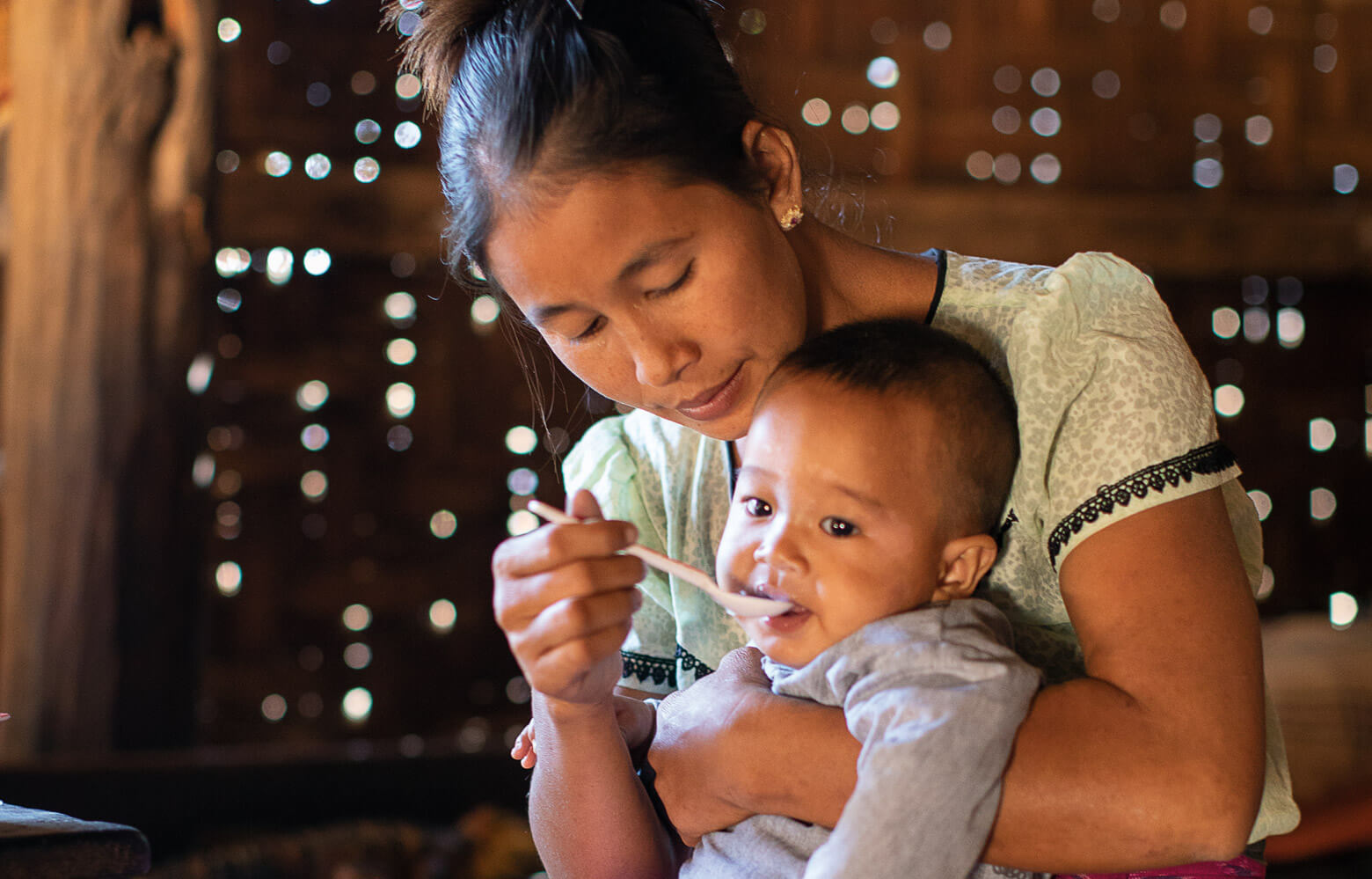 Por solo $9, puedes proveer de comida a un niño para una semana y así mostrarle que 'nos amamos unos a otros porque él nos amó primero'