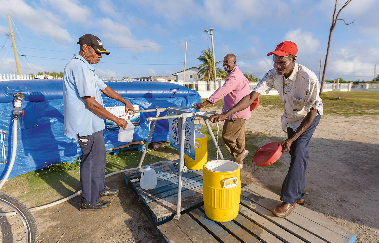 Samaritan's Purse puso unos sistemas de filtración comunitaria y creó acceso a agua potable a las comunidades afectadas por el desastre o las aldeas donde no es fácil conseguir agua potable.