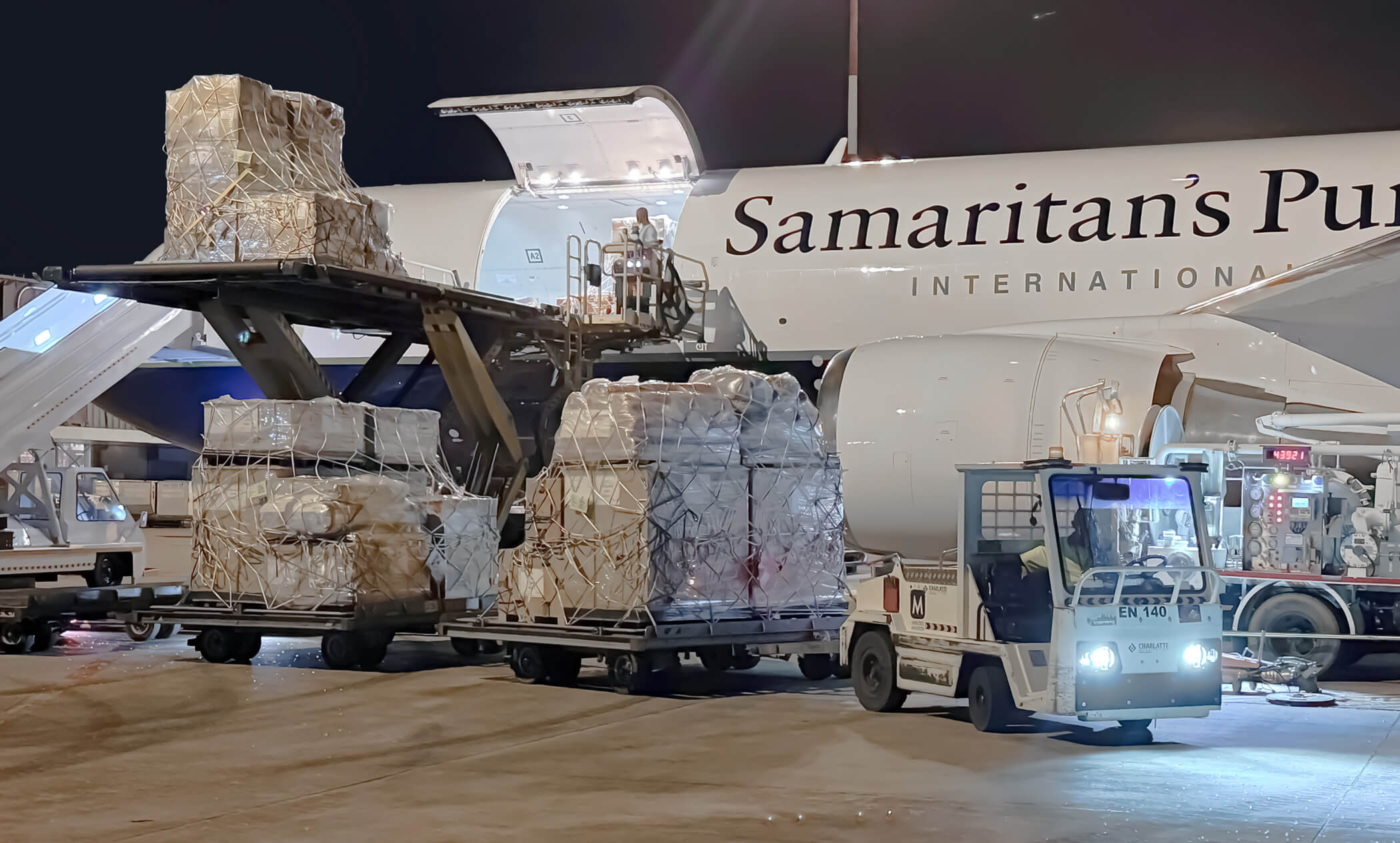 Samaritan's Purse 767 aircraft being unloaded with supplies