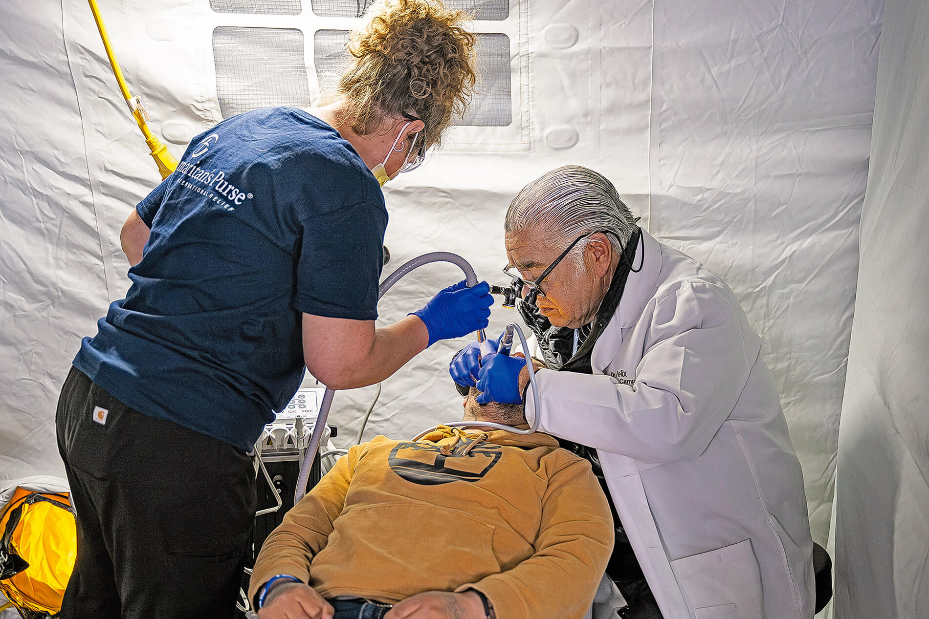 Dentist and Samaritan's Purse board member Dr. Felix Martin del Campo Jr. providing dental care for a patient.
